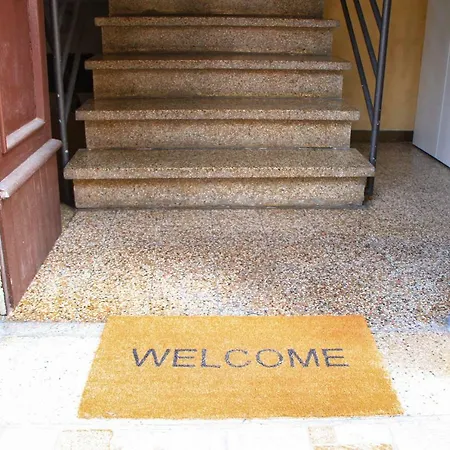 Hiwya - Is Where Are 볼로냐