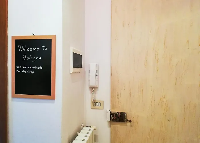 아파트 Hiwya - Is Where Are *