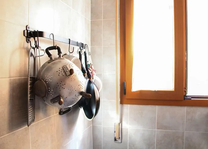 Hiwya - Is Where Are 아파트