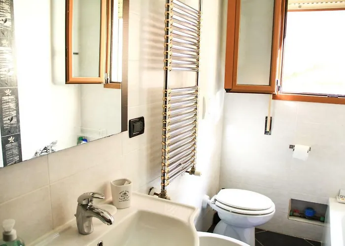 Hiwya - Is Where Are 아파트