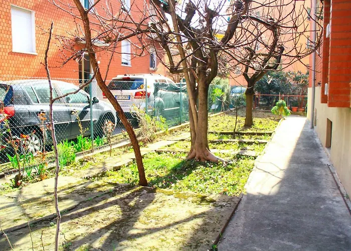 Hiwya - Is Where Are 아파트