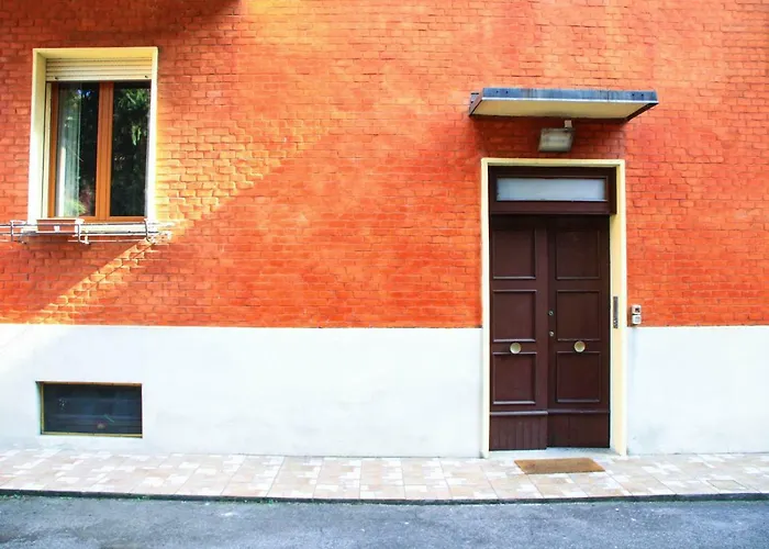 아파트 Hiwya - Is Where Are