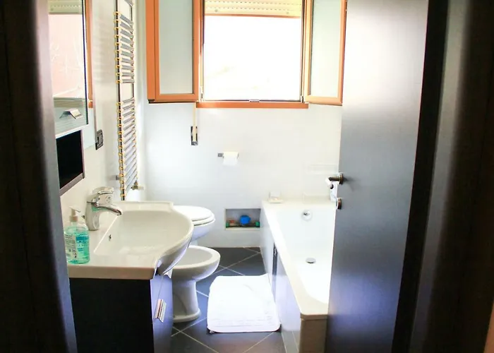 Hiwya - Is Where Are Μπολόνια