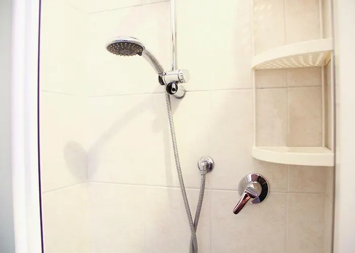 Hiwya - Is Where Are Μπολόνια