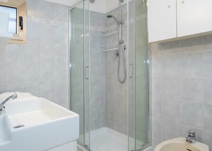 아파트 Hiwya - Is Where Are *